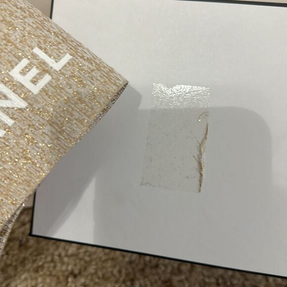 Empty CHANEL Box with Ribbon - Picture 4 of 10